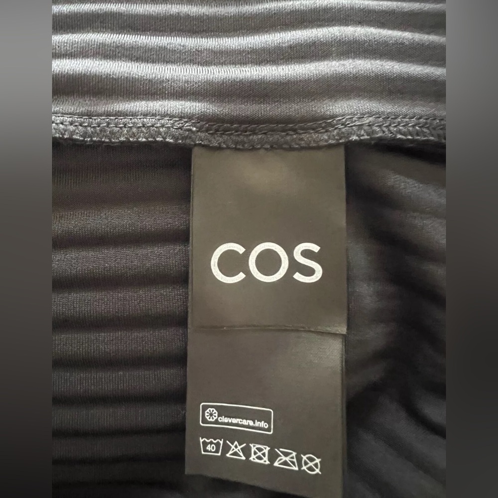 COS Pleated Short Sleeve Top Blouse, Size Medium, Black - Picture 7 of 10